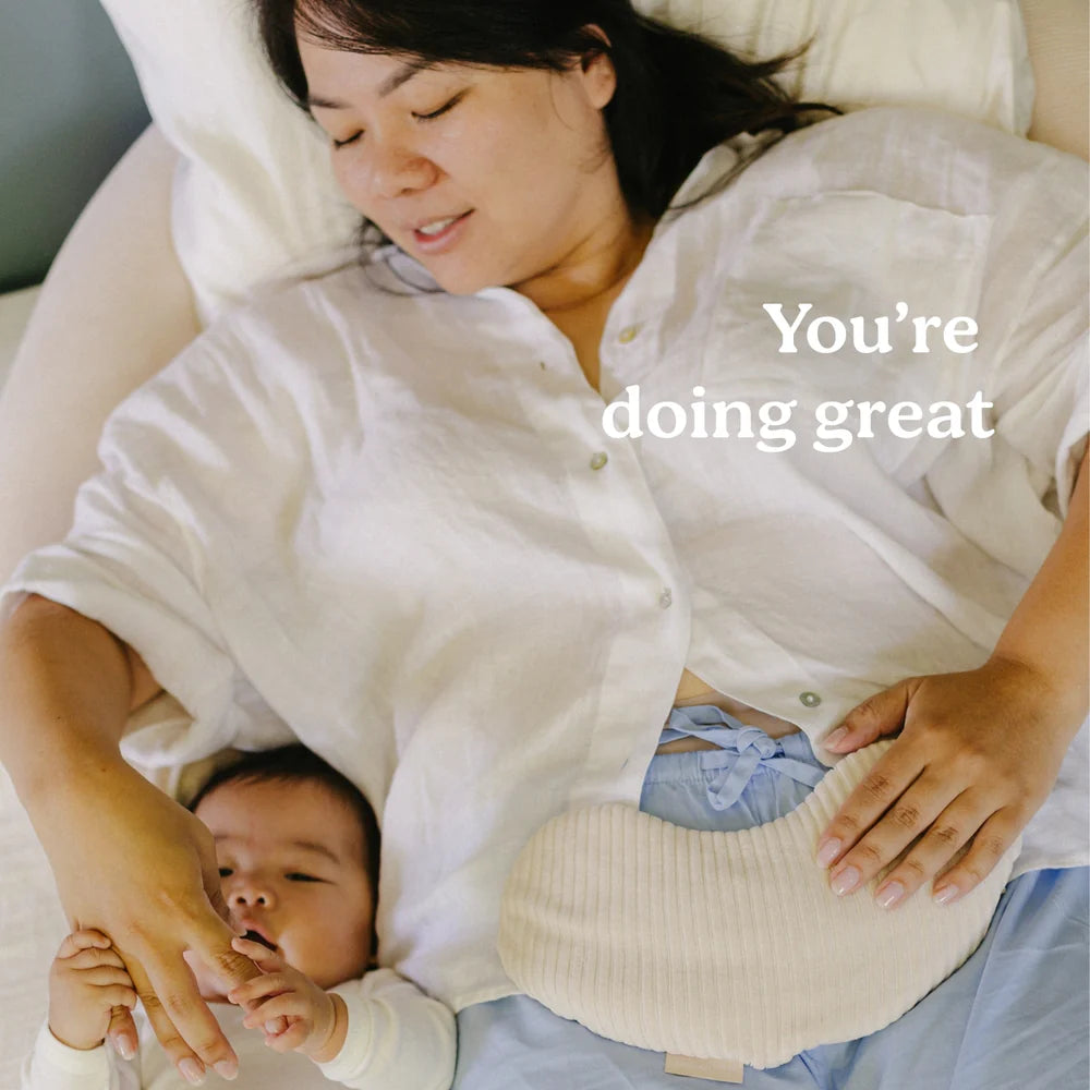 Doomoo snoogy mom almofada térmica para maternidade corduroy areia
