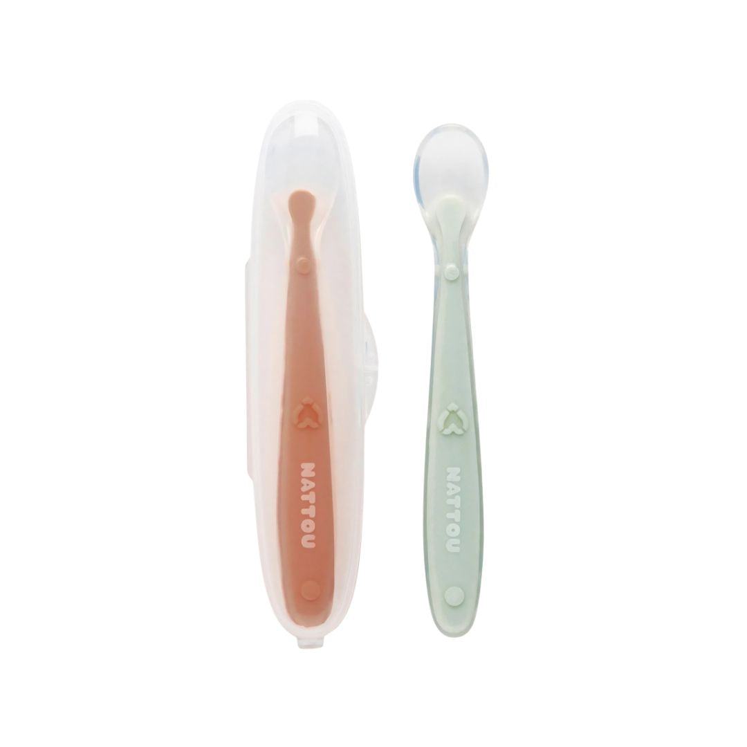 Nattou conjunto 2 colheres em silicone + caixa transporte